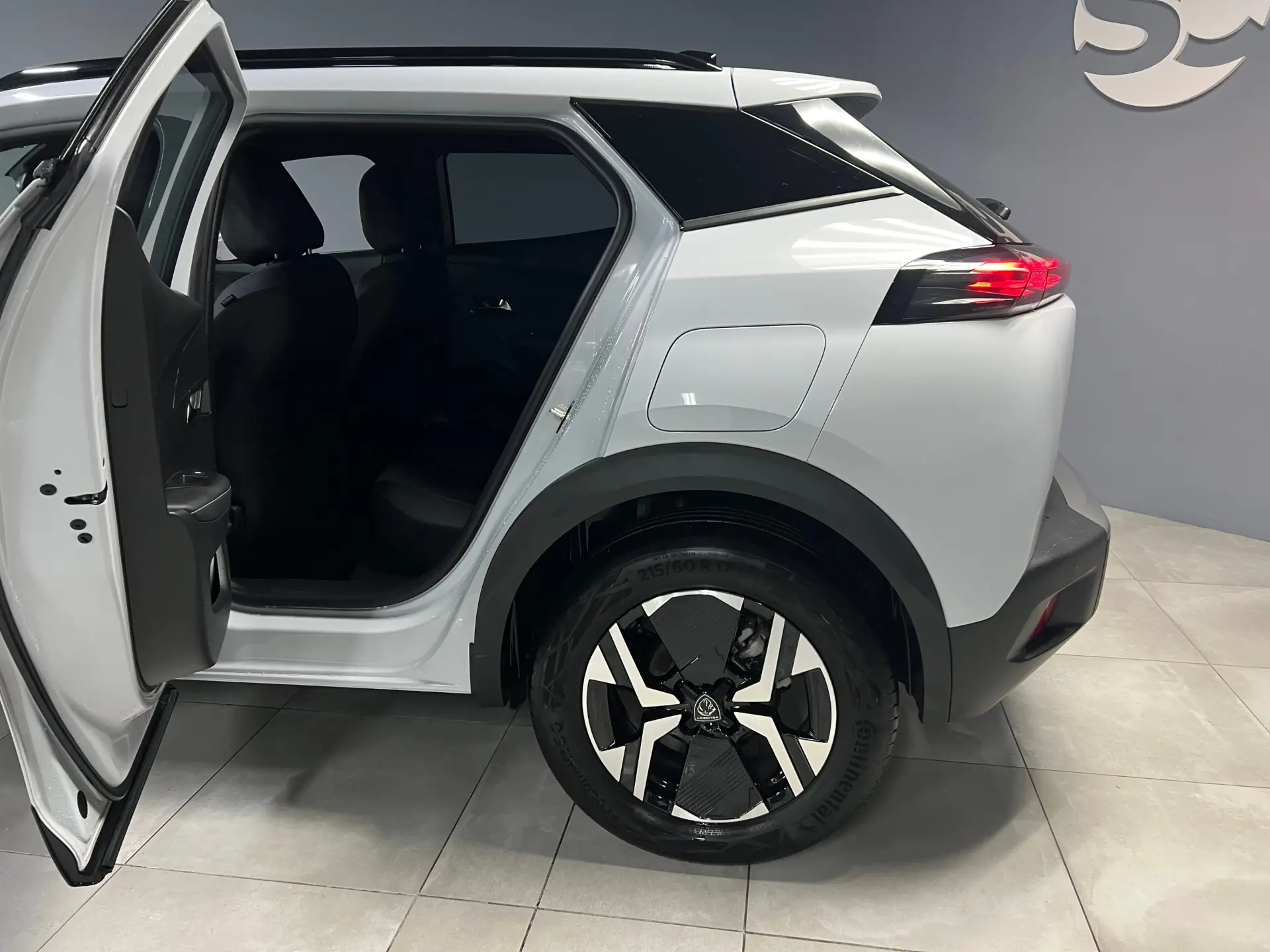 Peugeot 2008 1.2 Hybrid Allure e-DCS6 18