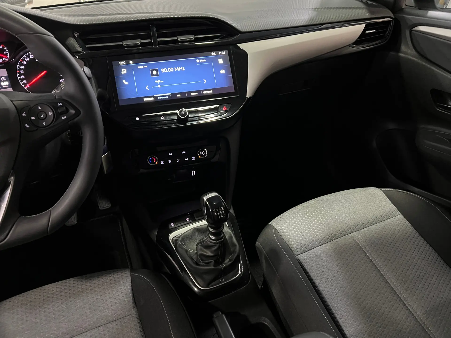 Opel Corsa 1.2 T Edition 17