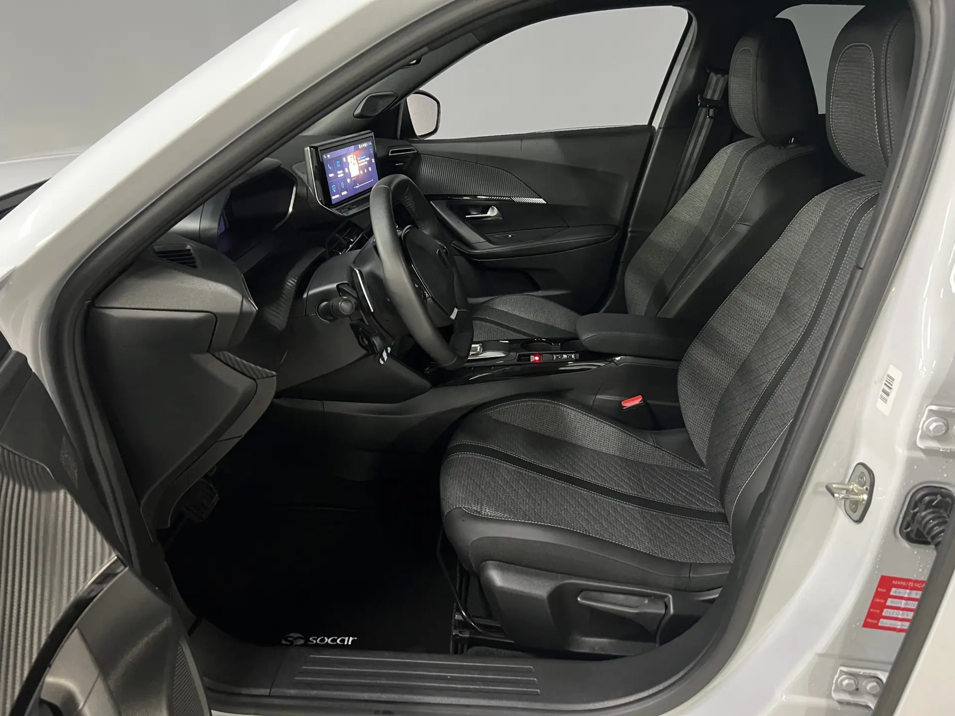 Peugeot 2008 1.2 Hybrid Allure e-DCS6 14