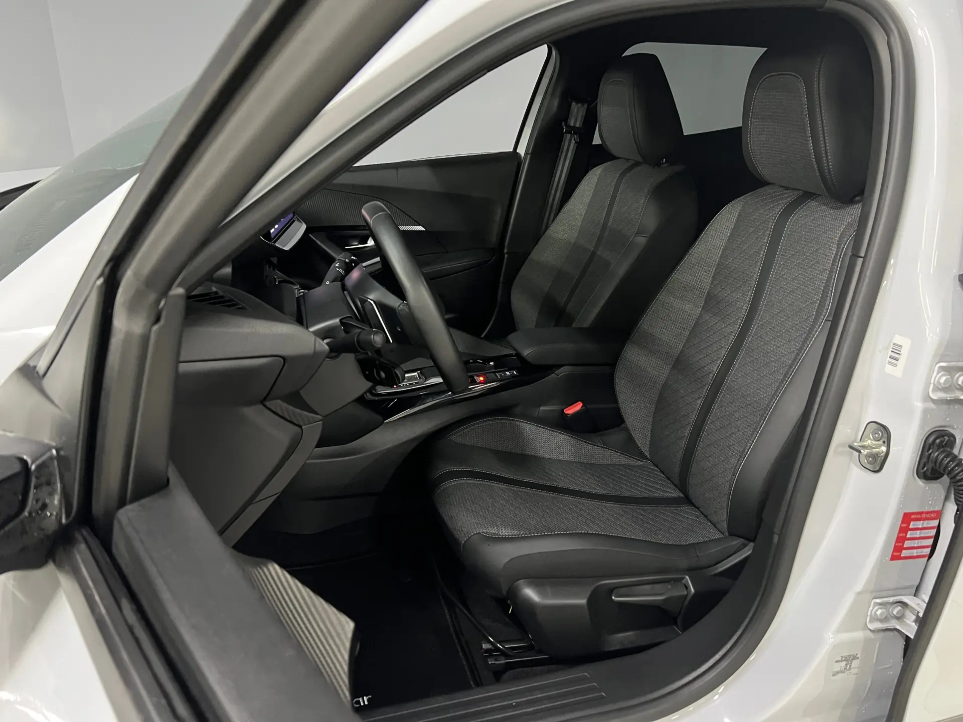 Peugeot 2008 1.2 Hybrid Allure e-DCS6 17