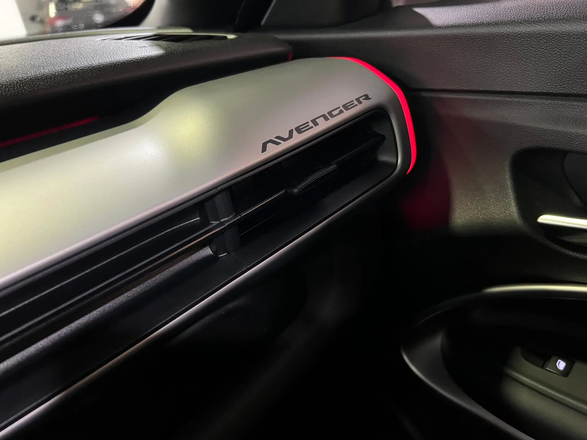 Jeep Avenger 1.2 e-Hybrid Summit DCT 31