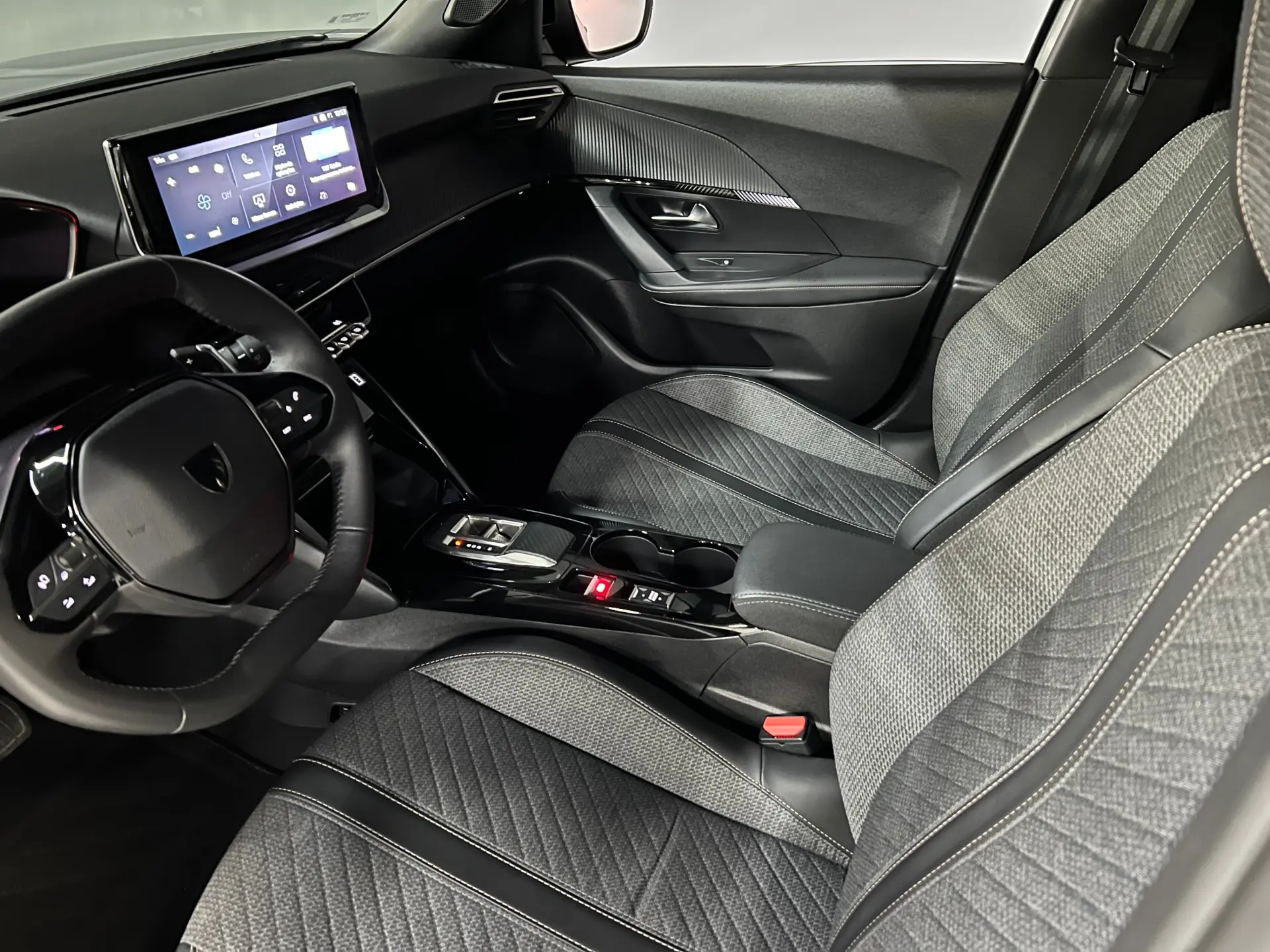 Peugeot 2008 1.2 Hybrid Allure e-DCS6 13