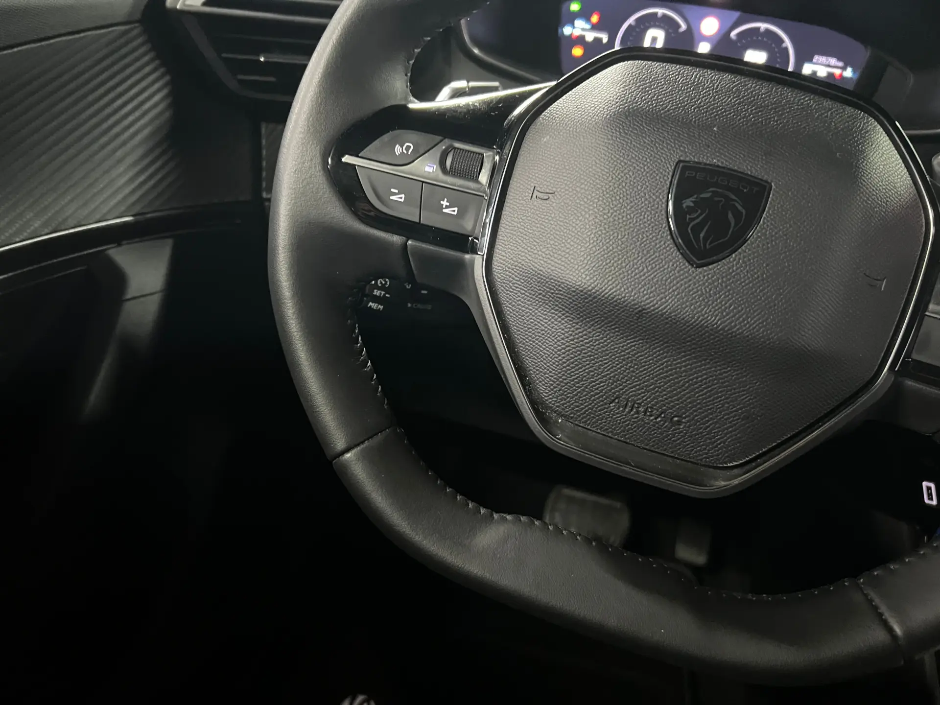 Peugeot 2008 1.2 Hybrid Allure e-DCS6 23