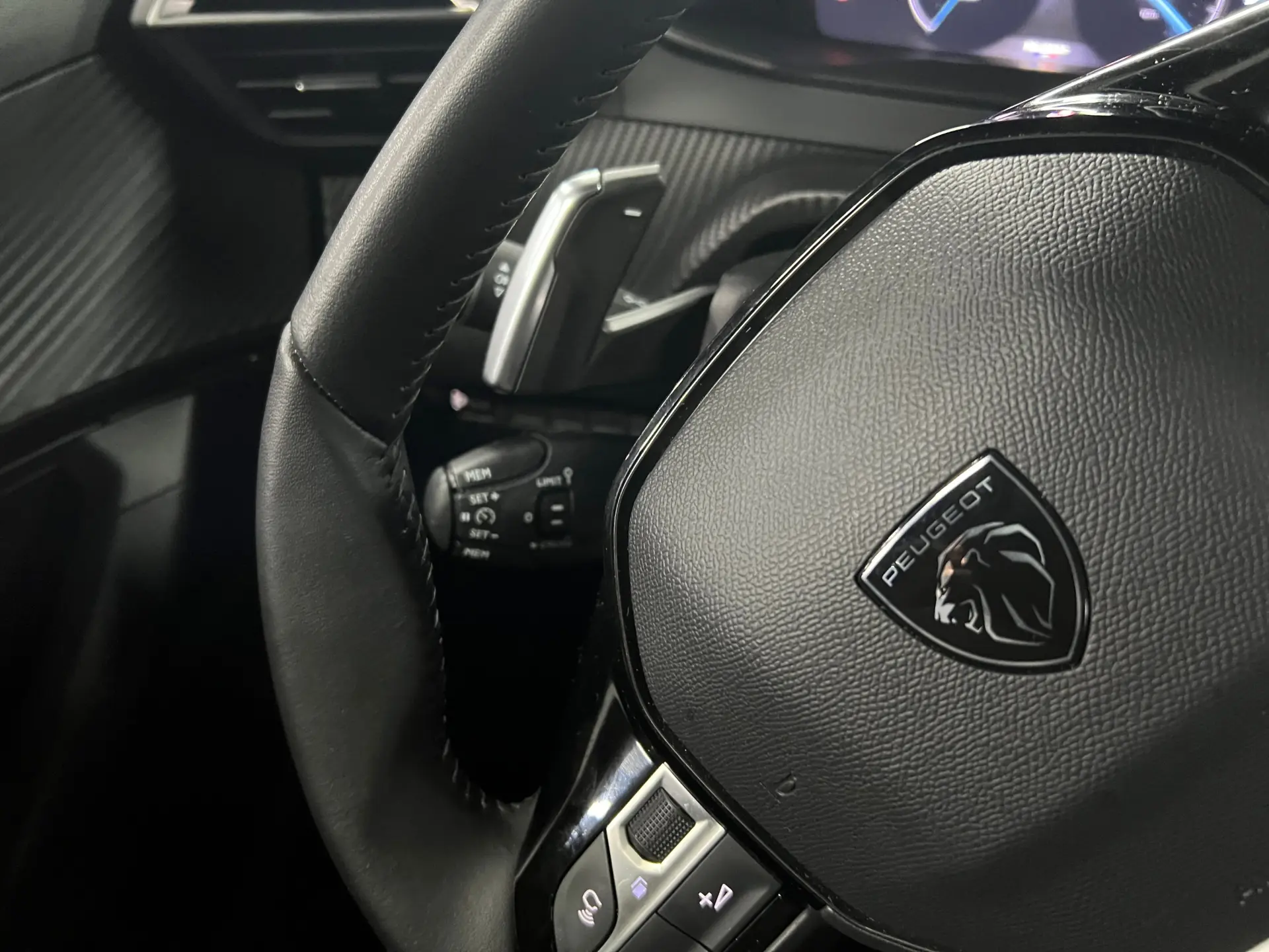 Peugeot 2008 1.2 Hybrid Allure e-DCS6 24