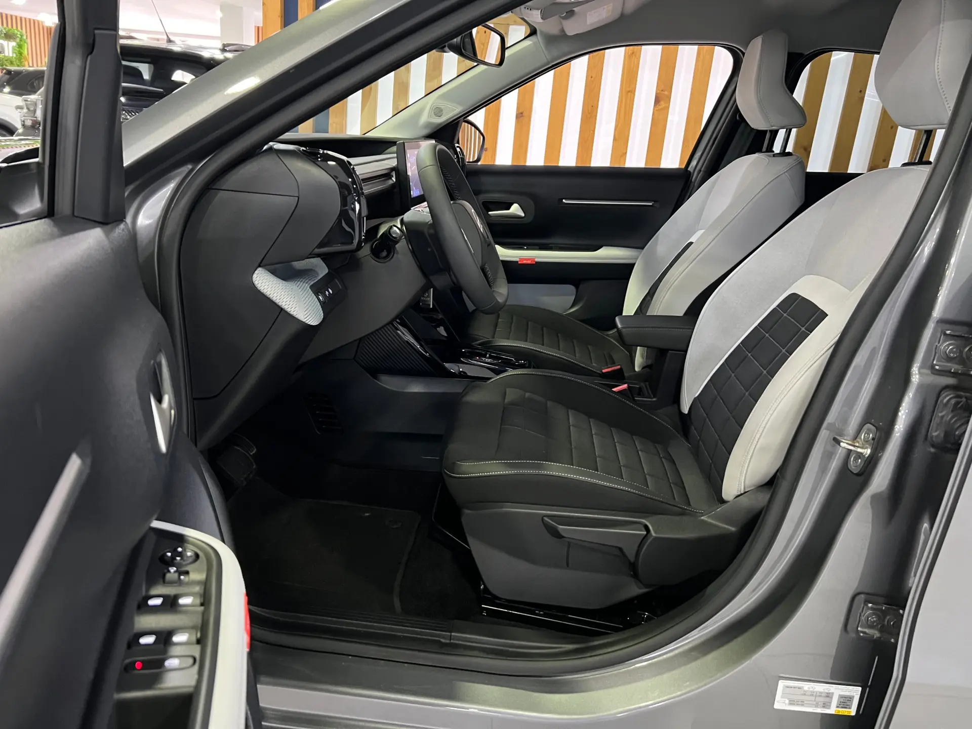 Citroën C3 1.2 Hybrid Max e-DSC6 8