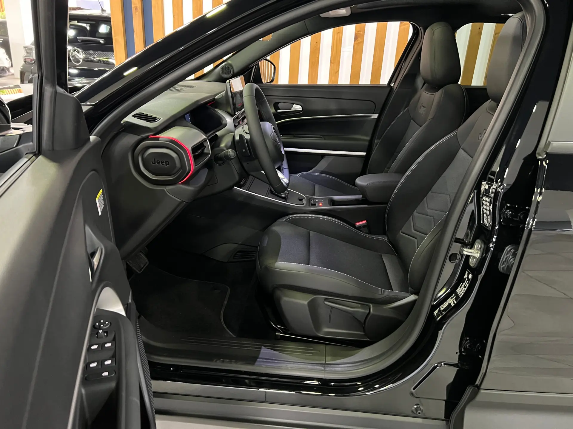 Jeep Avenger 1.2 e-Hybrid Summit DCT 14