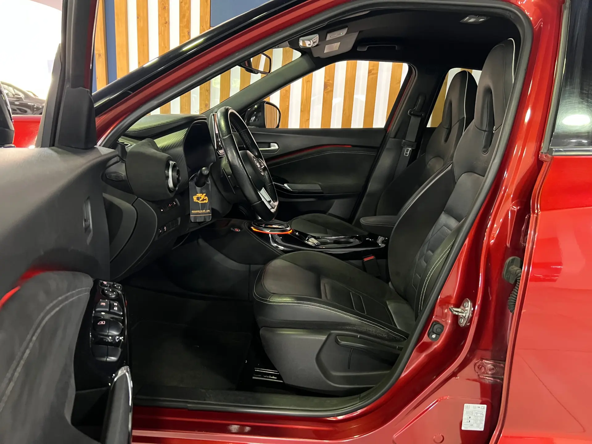 Nissan Juke 1.0 DIG-T N-Design DCT 11