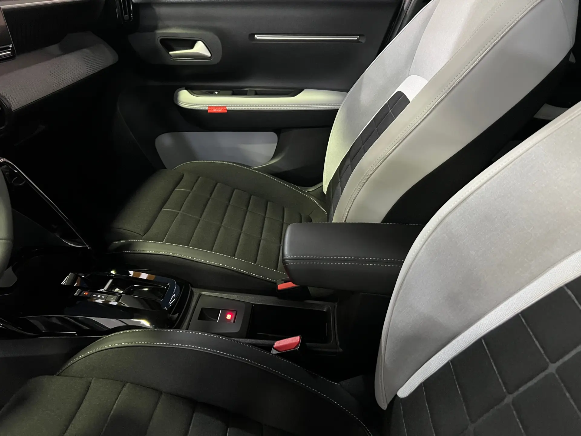 Citroën C3 1.2 Hybrid Max e-DSC6 9