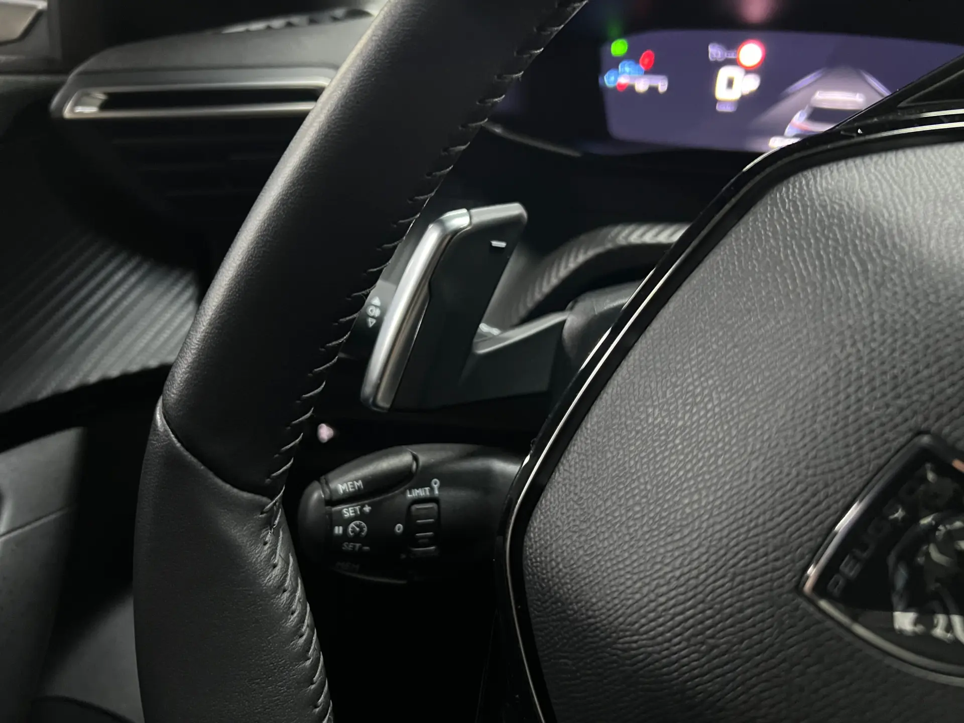 Peugeot 2008 1.2 Hybrid Allure e-DCS6 18