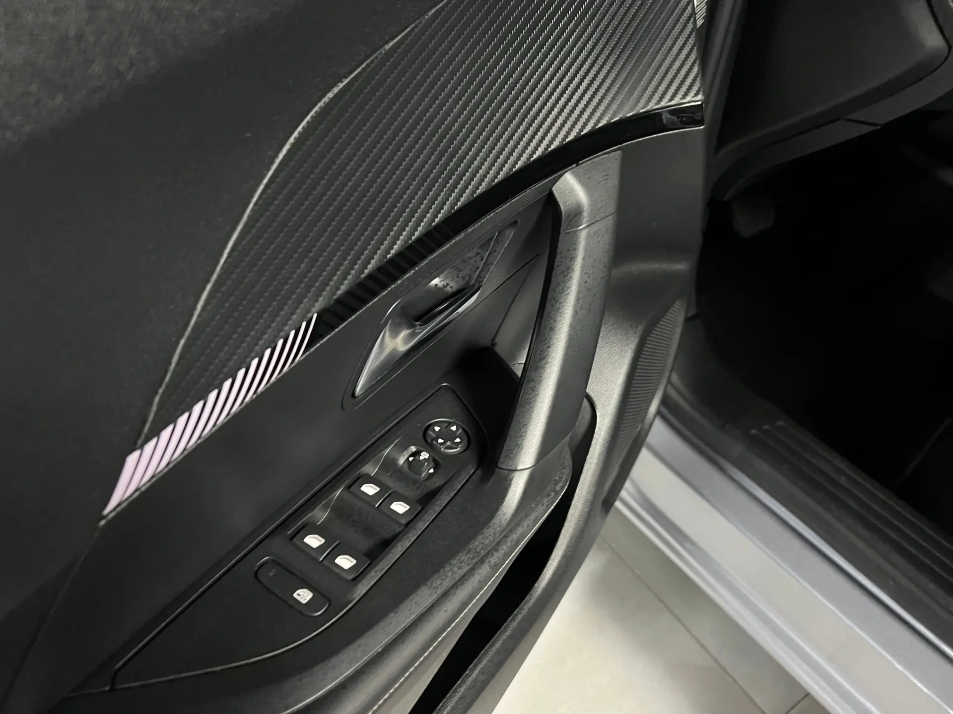 Peugeot 2008 1.2 Hybrid Allure e-DCS6 26