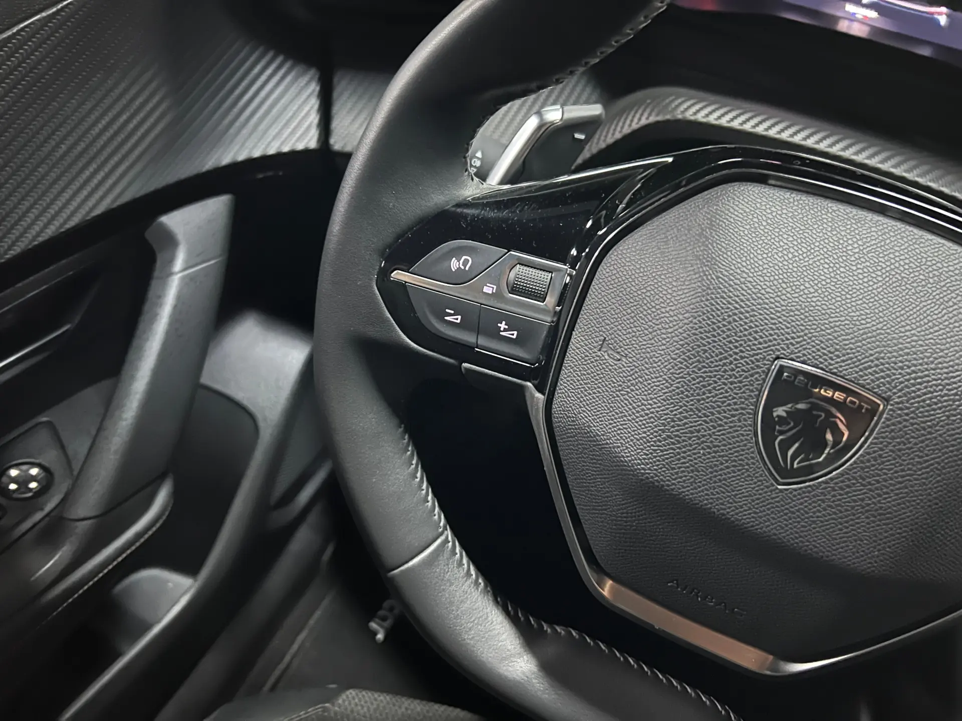 Peugeot 2008 1.2 Hybrid Allure e-DCS6 19