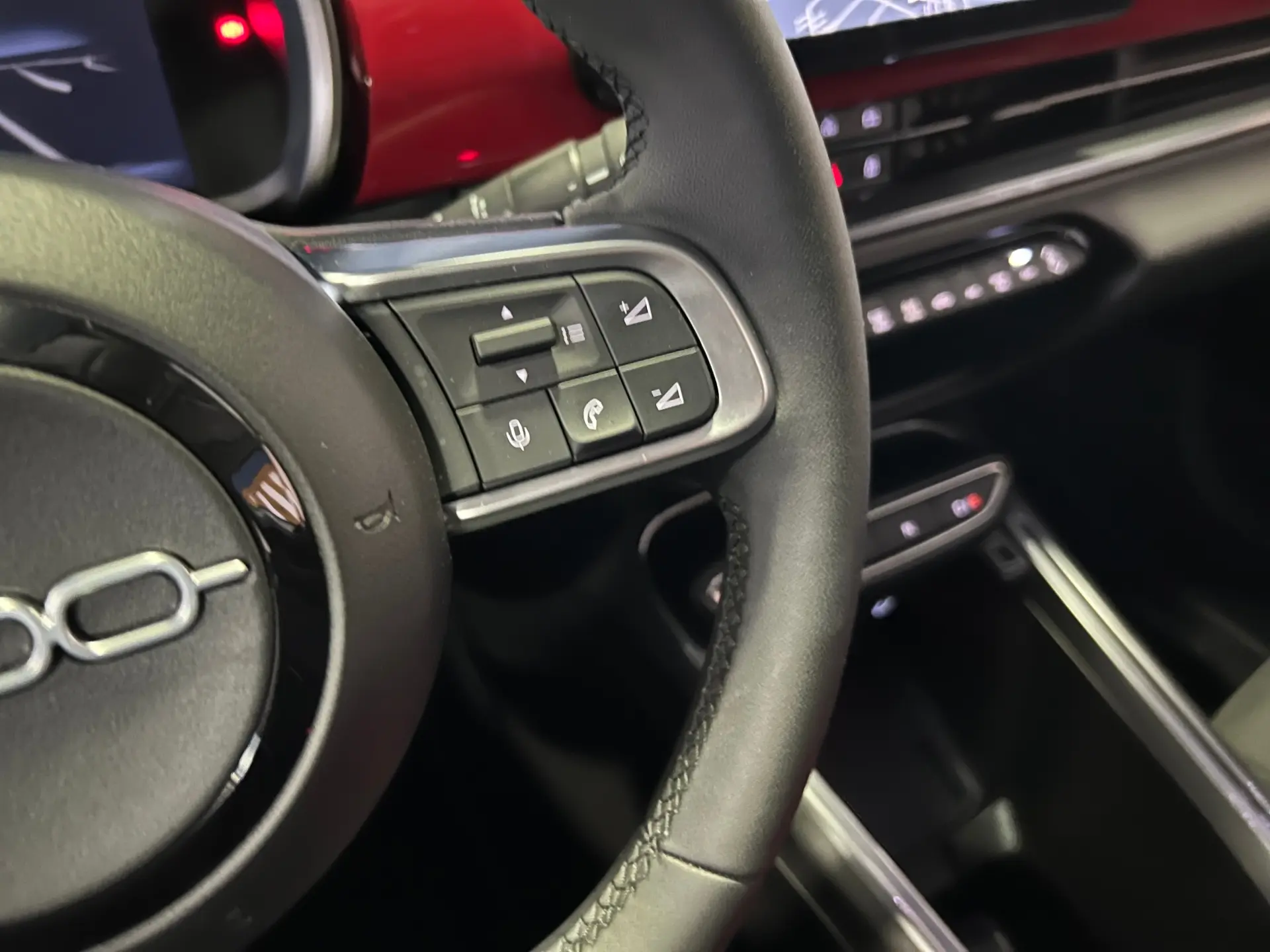 Fiat 600e 54 kWh (RED) 18