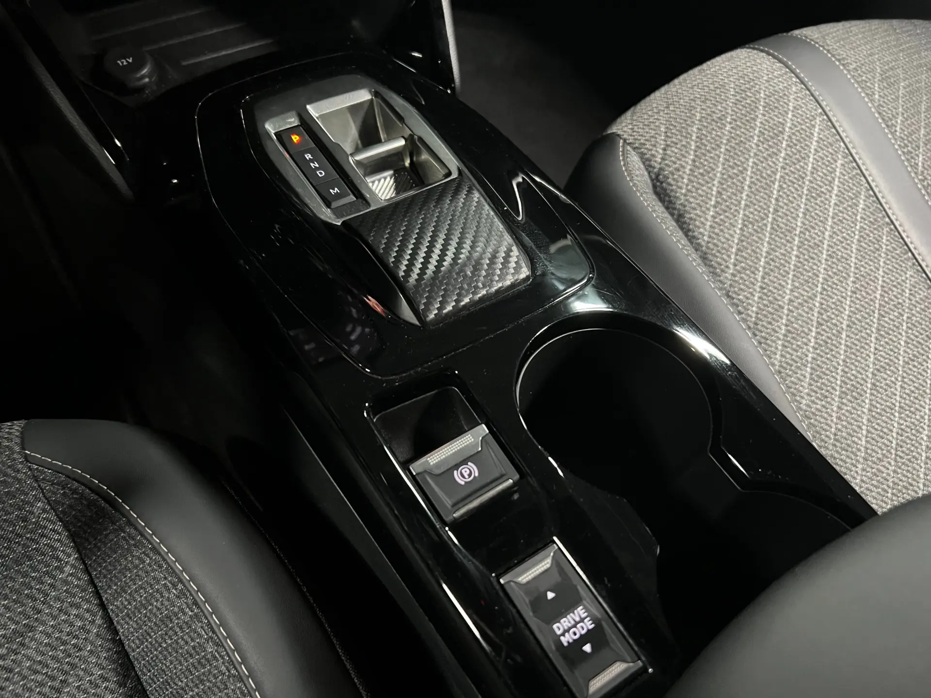 Peugeot 2008 1.2 Hybrid Allure e-DCS6 30