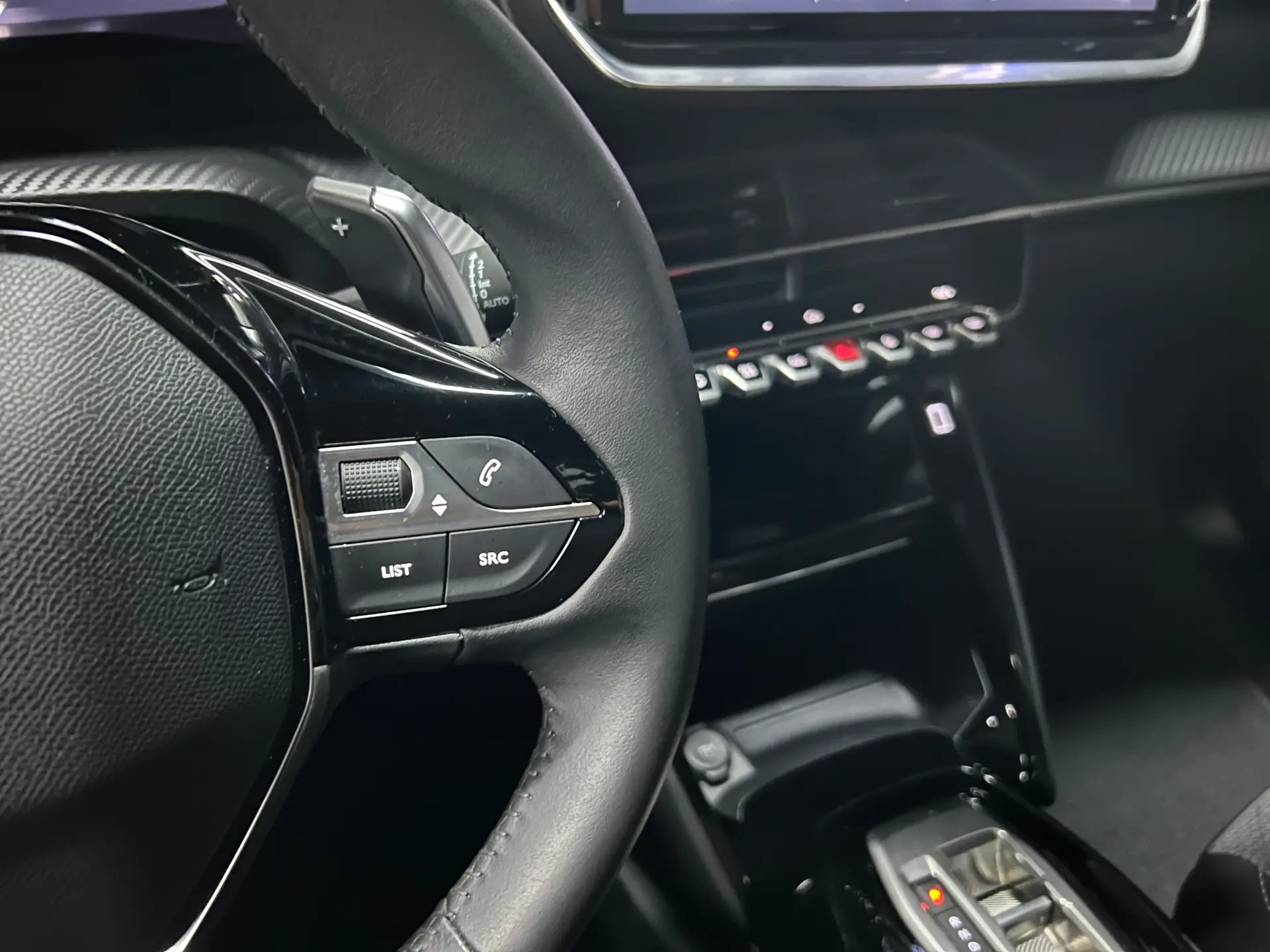 Peugeot 2008 1.2 Hybrid Allure e-DCS6 17