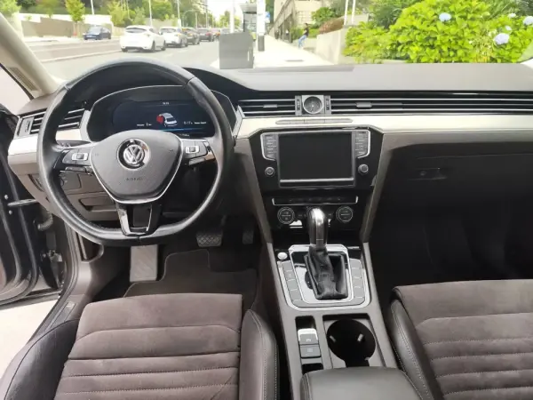 Volkswagen Passat 2.0 TDI Highline DSG 4