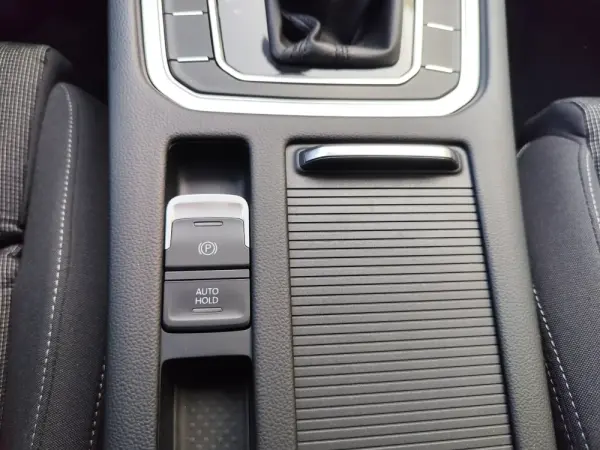 Volkswagen Passat Variant 2.0 TDi Confortline DSG 26