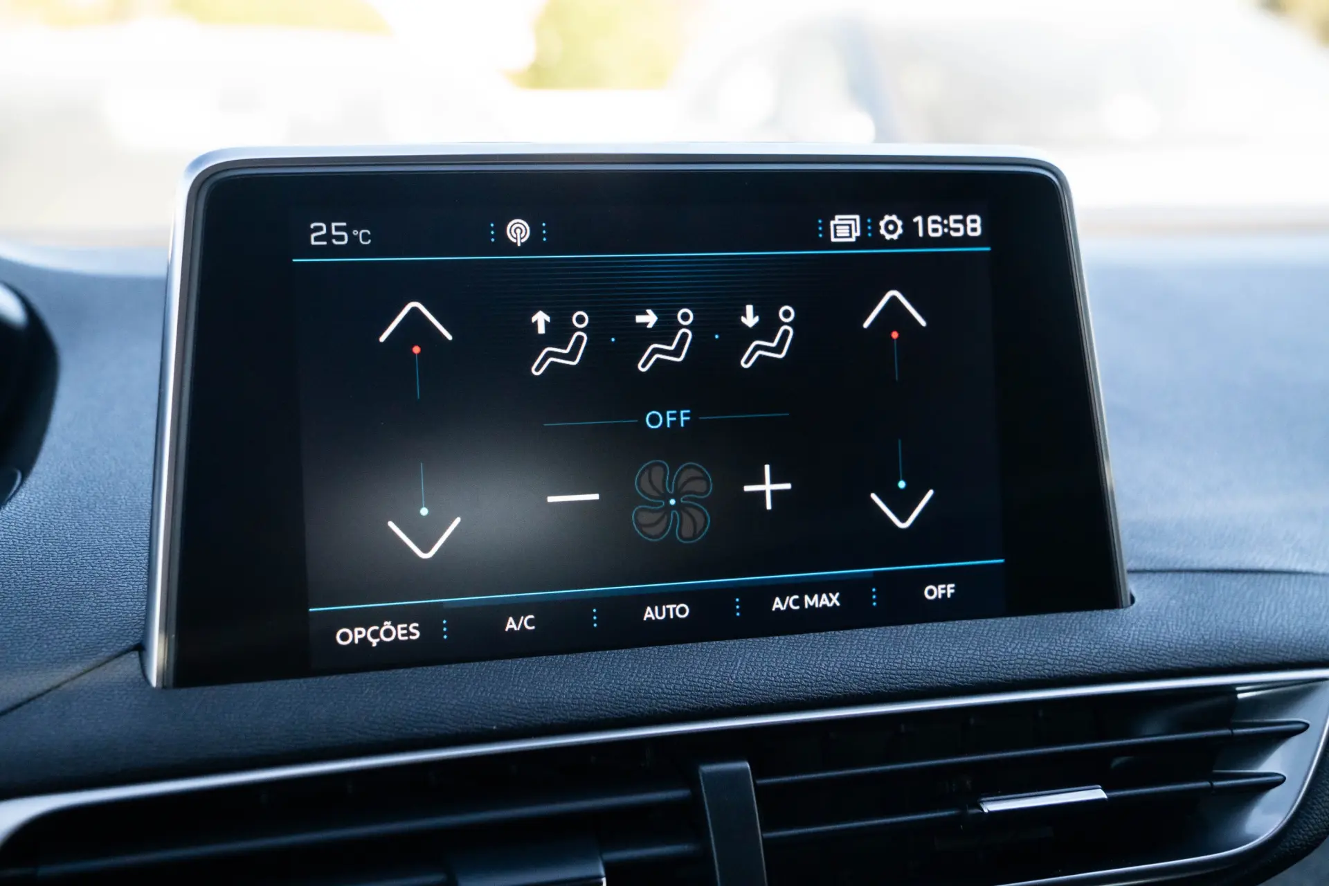 Peugeot 3008 1.5 BlueHDi GT Line EAT8 26