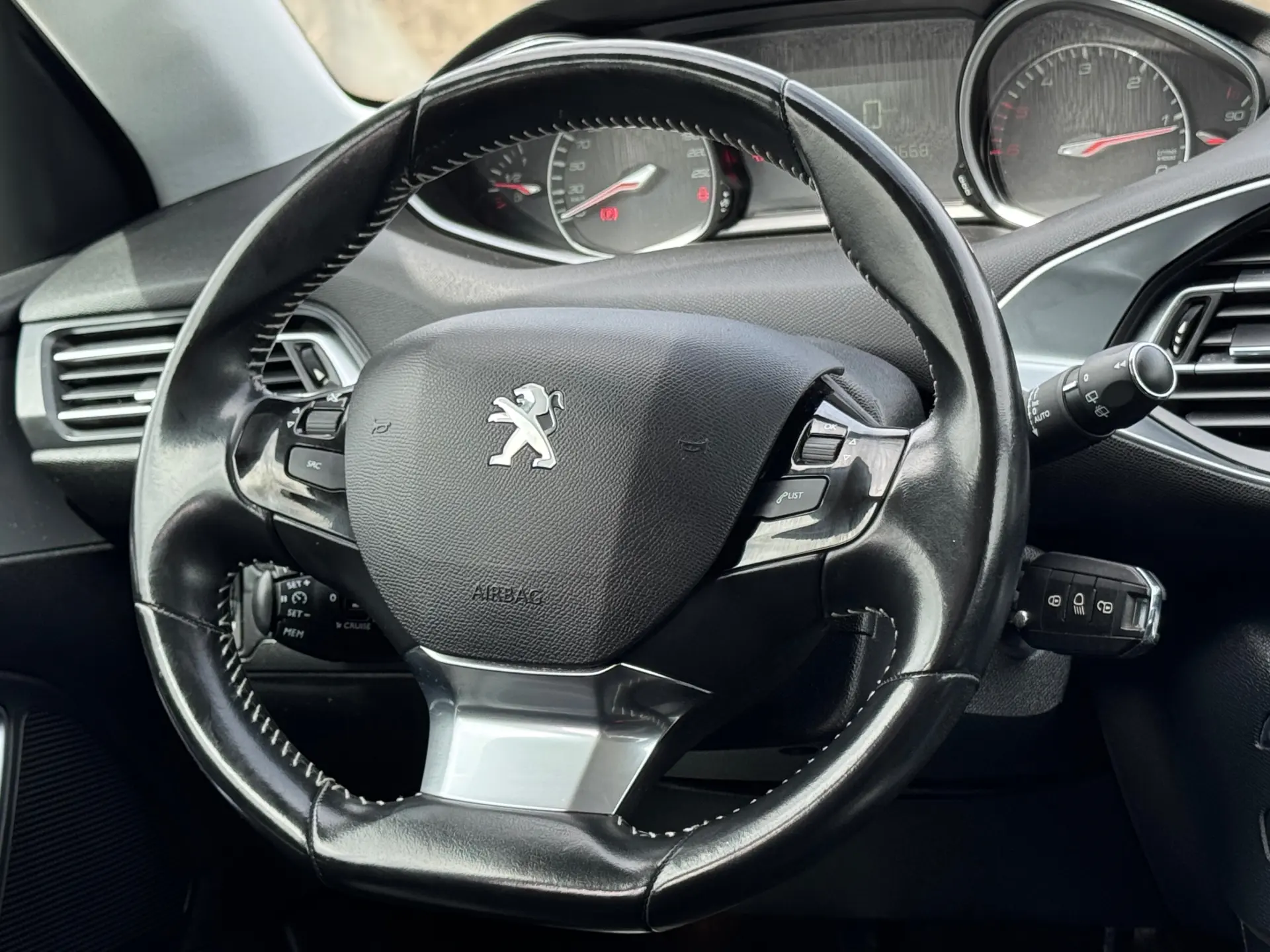 Peugeot 308 1.5 BlueHDi Allure 15