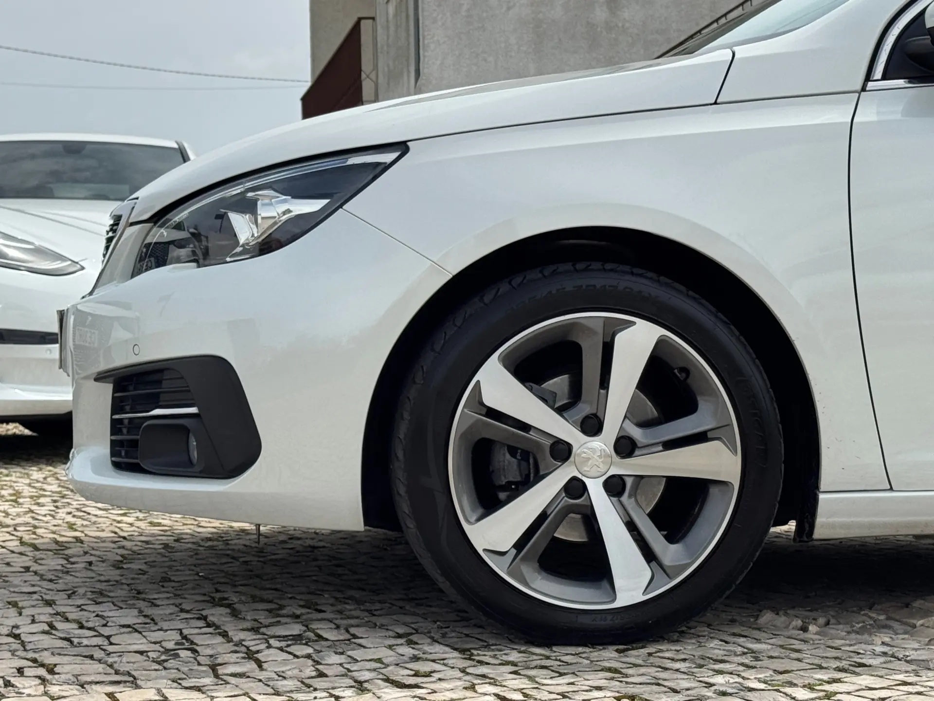 Peugeot 308 1.5 BlueHDi Allure 2