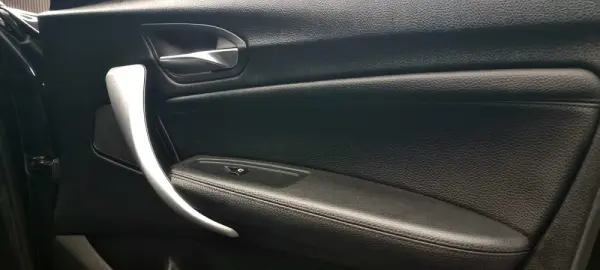 BMW 120 d Pack M Performance 8