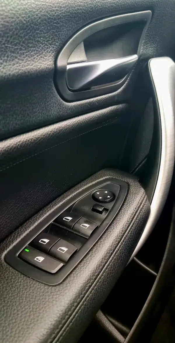 BMW 120 d Pack M Performance 12