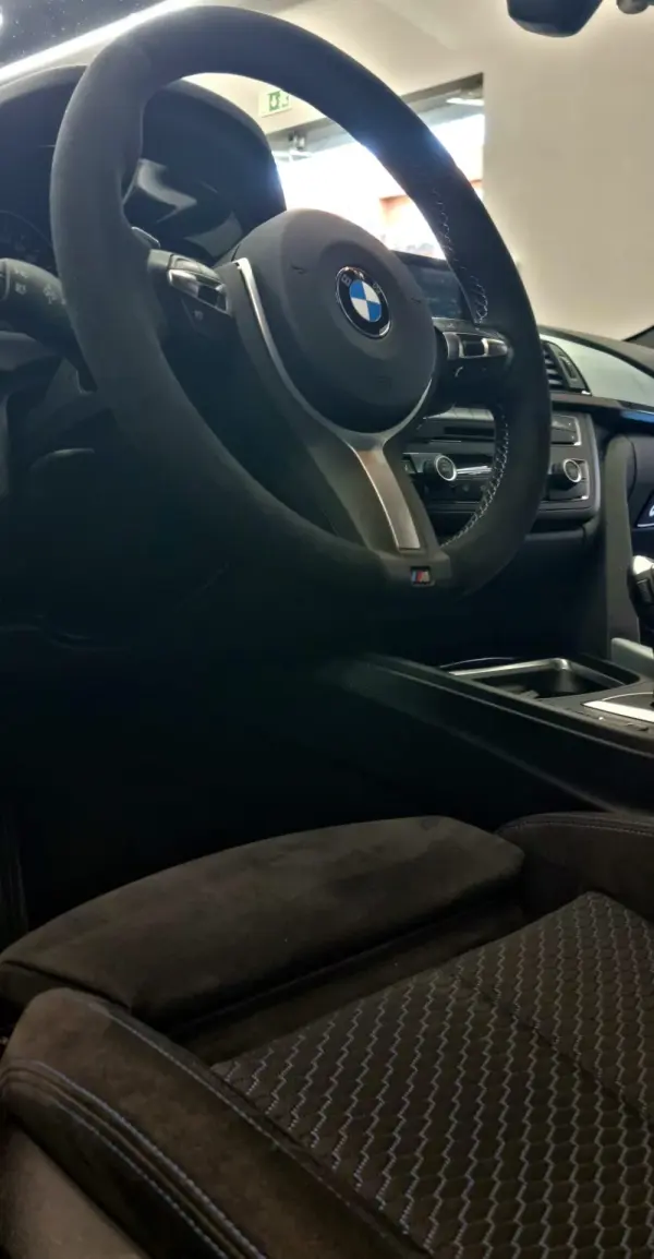 BMW 320 d Pack M Performance 6