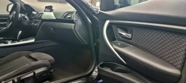 BMW 320 d Pack M Performance 13