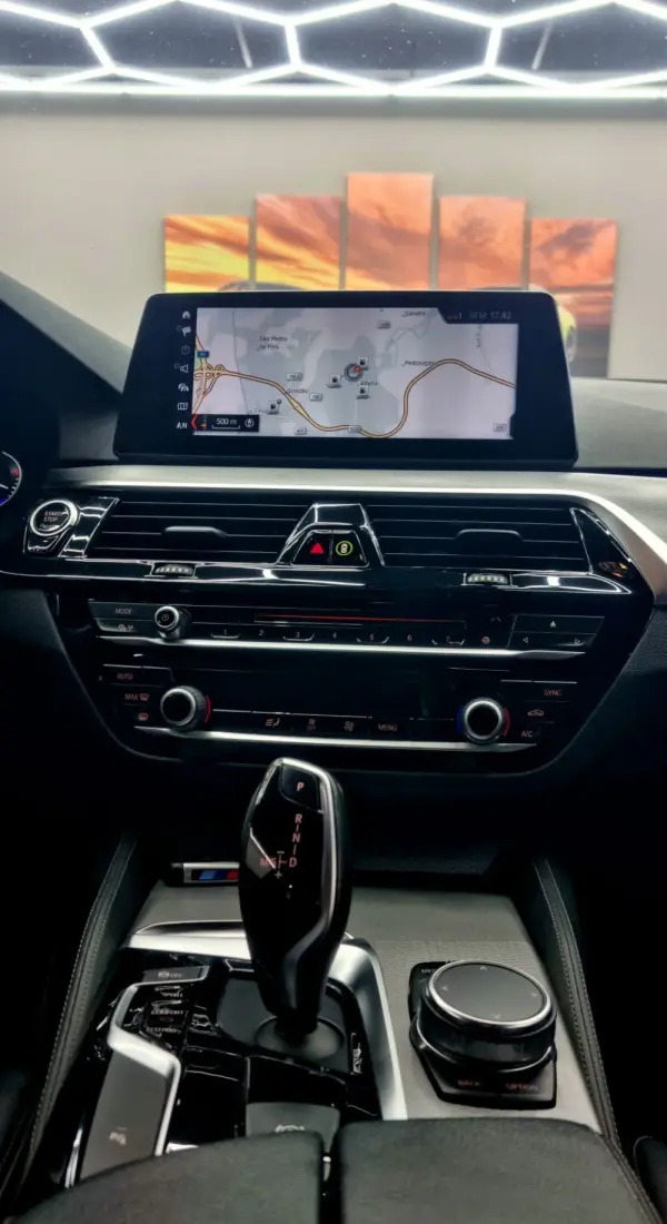 BMW 520 d Pack Desportivo M Performance 22