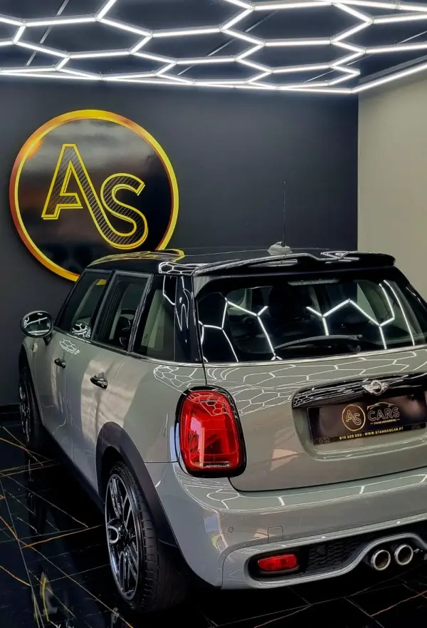 MINI 5 Portas Cooper S Auto 33