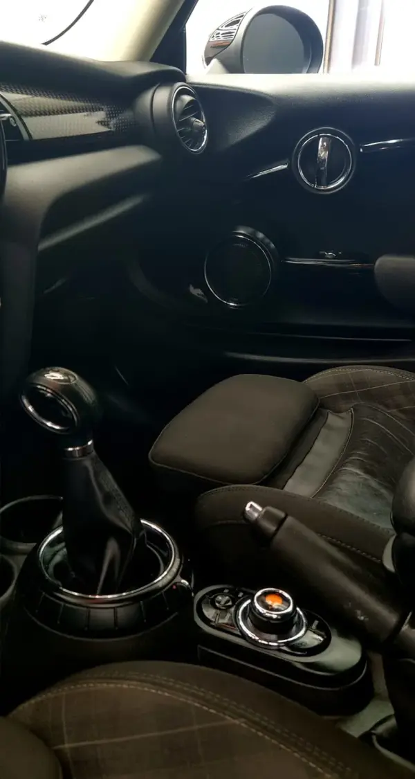 MINI 3 Portas Cooper S Auto 16