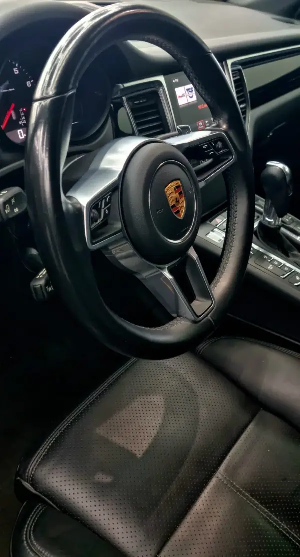 Porsche Macan PDK 9