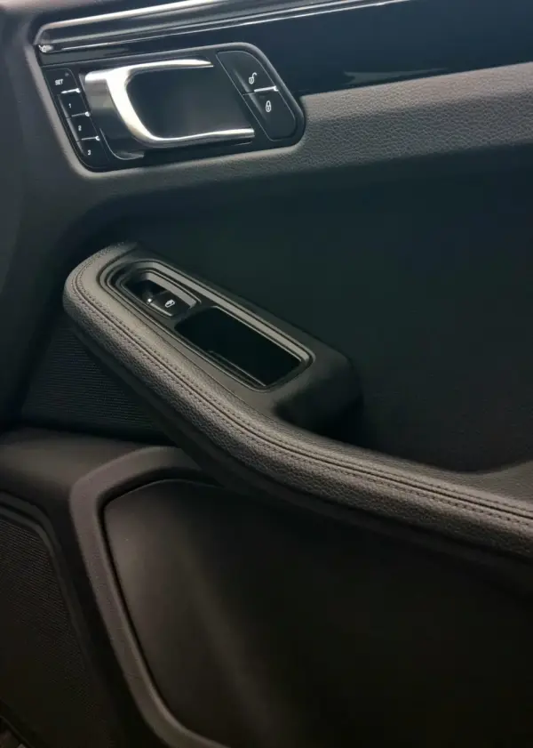 Porsche Macan PDK 17