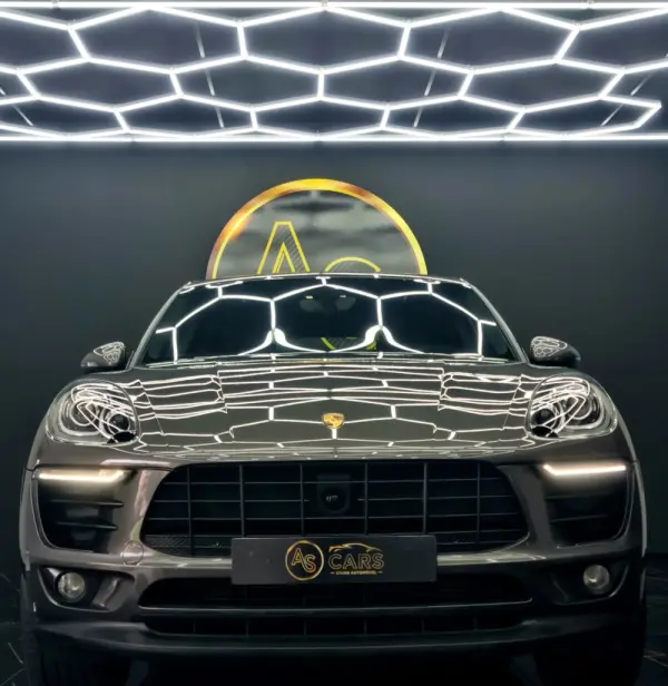 Porsche Macan PDK 38