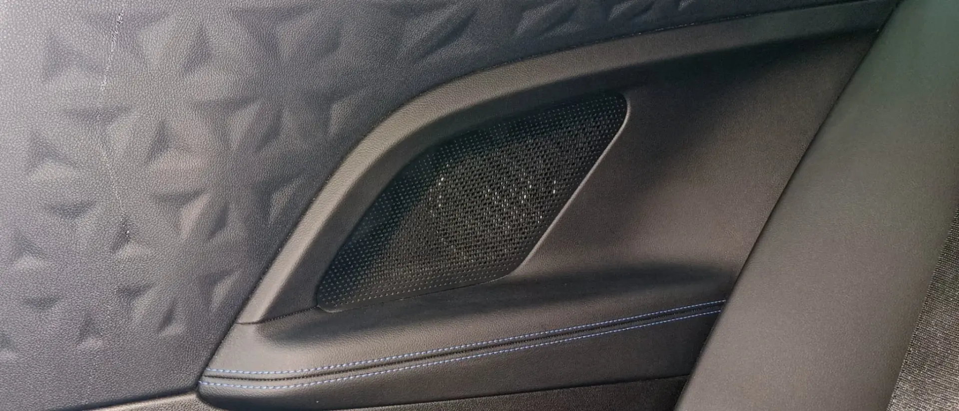 BMW 220 i Pack Desportivo M Pro 33