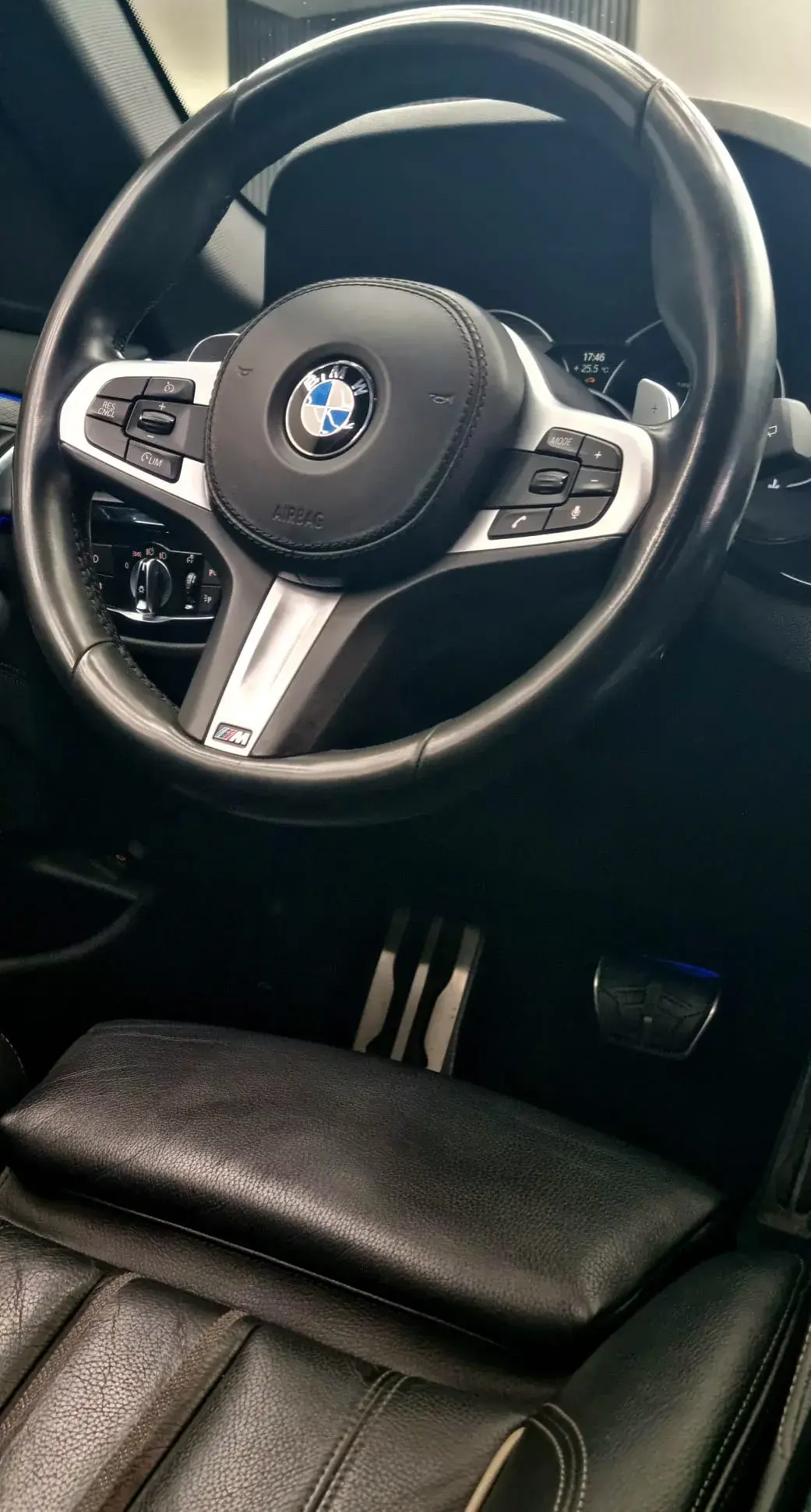 BMW 520 d Pack Desportivo M Performance 9