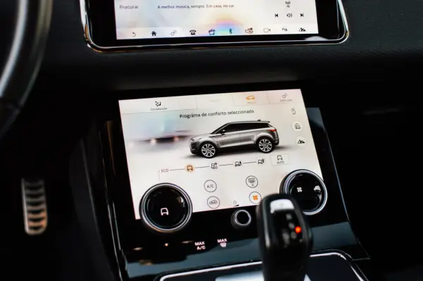 Land Rover Range Rover Evoque 2.0 D150 AWD R-Dynamic Auto 6