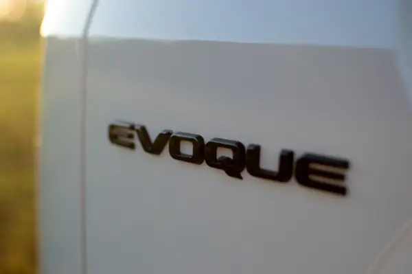 Land Rover Range Rover Evoque 2.0 D150 AWD R-Dynamic Auto 9