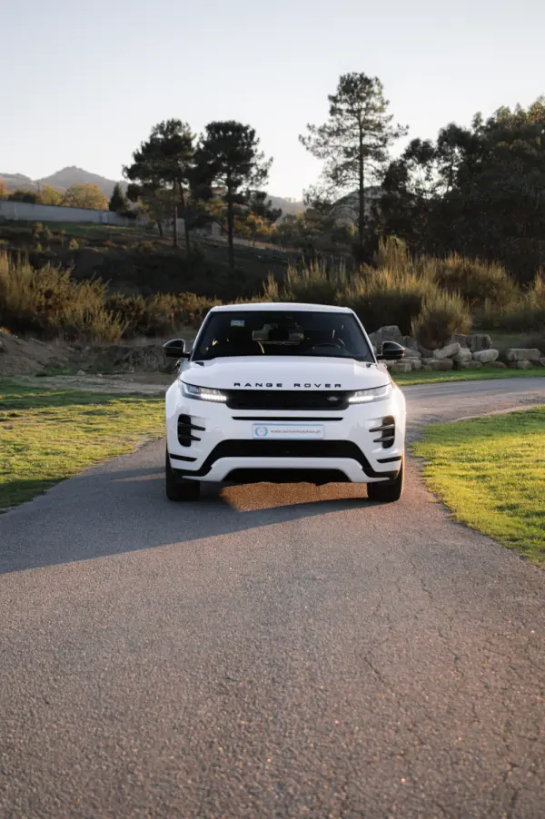 Land Rover Range Rover Evoque 2.0 D150 AWD R-Dynamic Auto 28