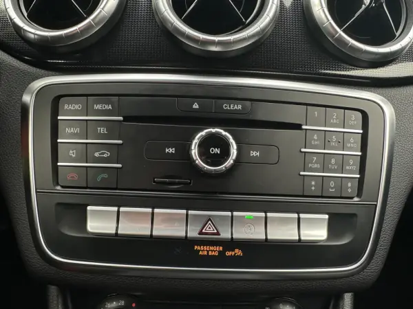Mercedes-Benz CLA 180 d Urban 24