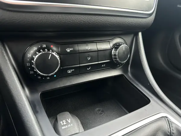 Mercedes-Benz CLA 180 d Urban 25