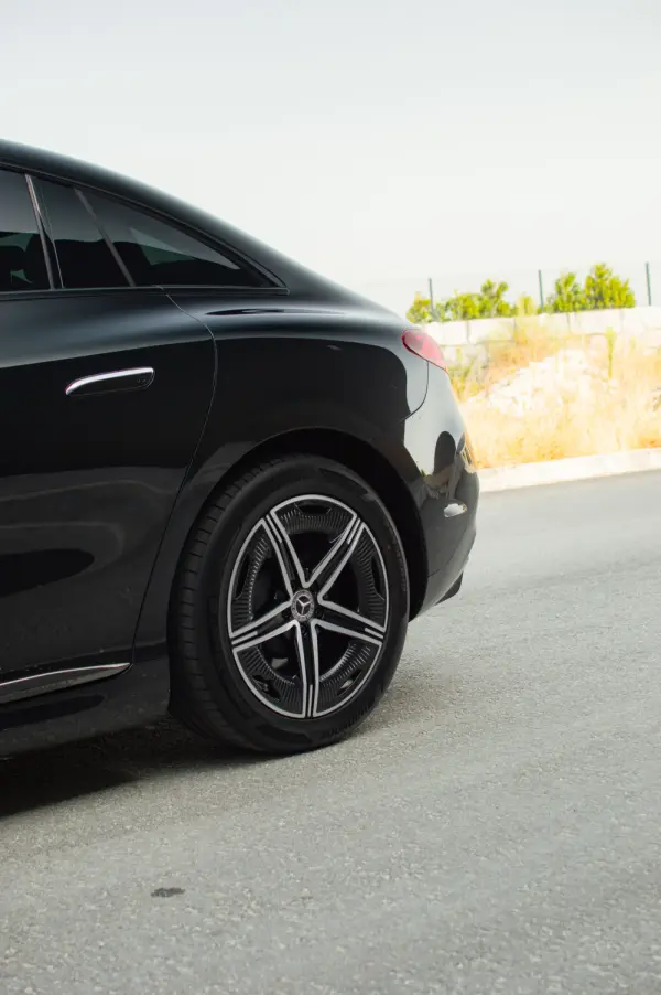 Mercedes-Benz EQE 350 21