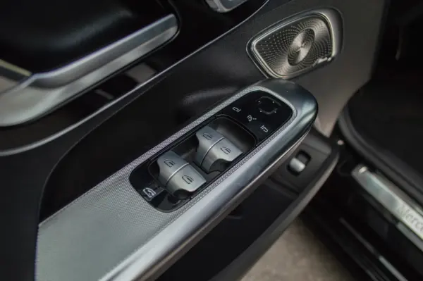 Mercedes-Benz EQE 350 32