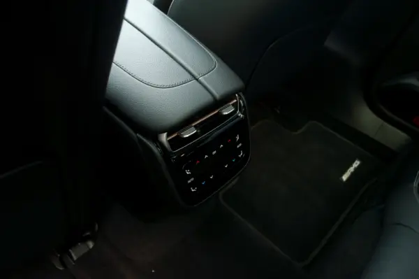 Mercedes-Benz EQE 350 42