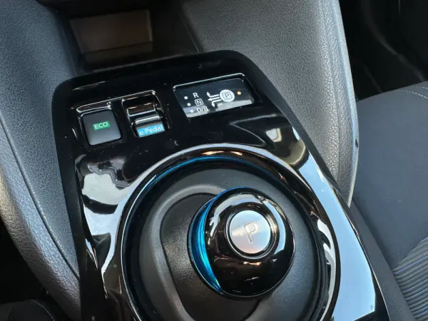 Nissan Leaf N-Connecta 25