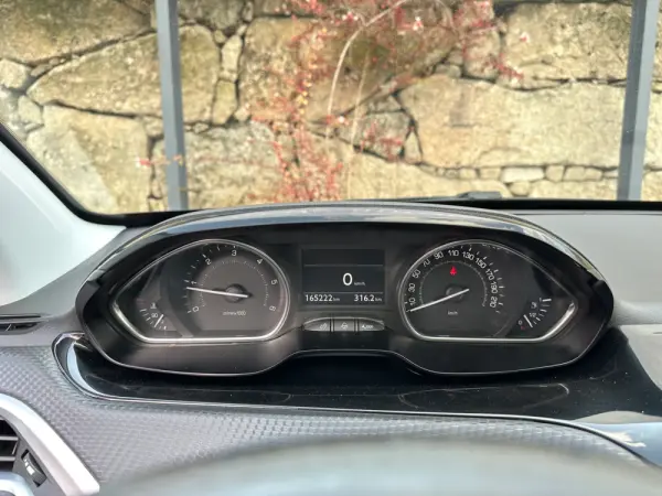 Peugeot 2008 1.6 e-HDi Allure 19