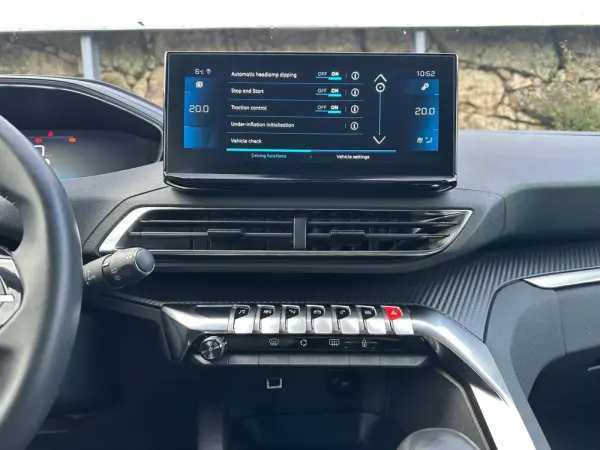 Peugeot 3008 1.5 BlueHDi Allure Pack 18