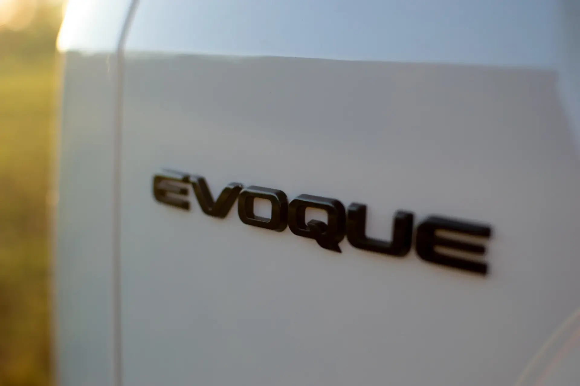 Land Rover Range Rover Evoque 2.0 D150 AWD R-Dynamic Auto 9