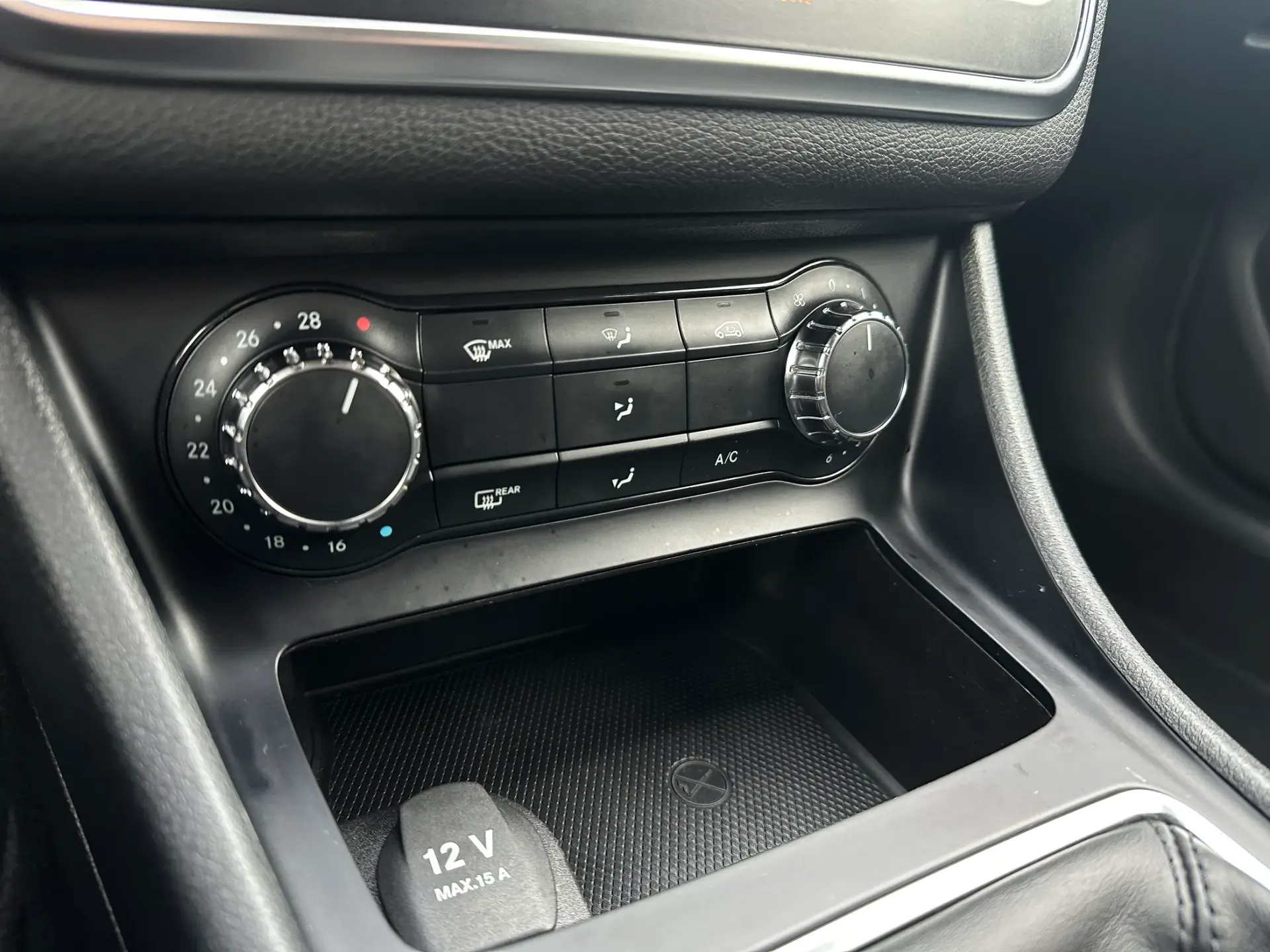 Mercedes-Benz CLA 180 d Urban 25