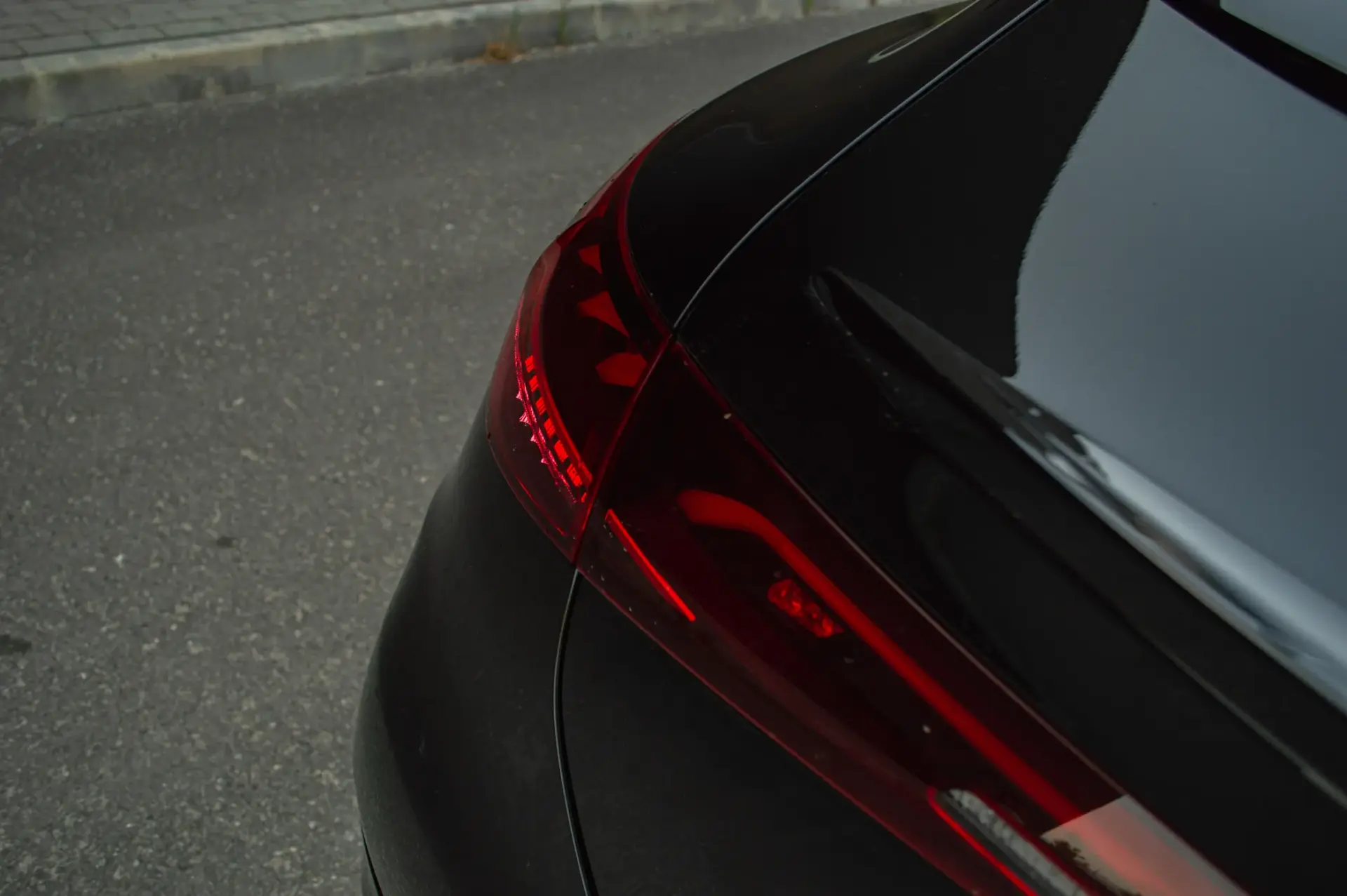 Mercedes-Benz EQE 350 26