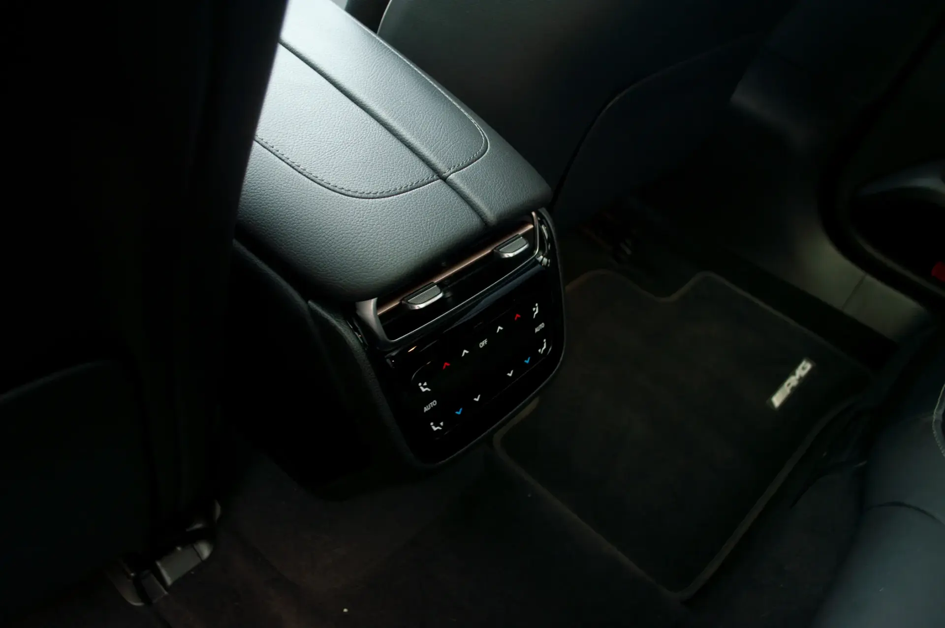 Mercedes-Benz EQE 350 42